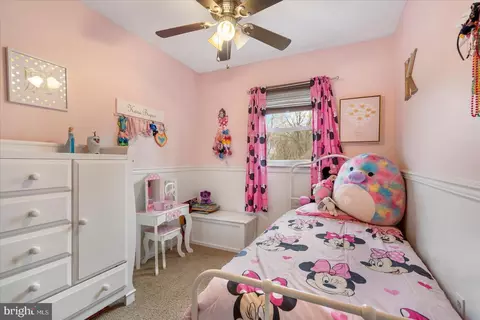 Bedroom - 64 Bar Harbor Rd, Pasadena, MD 21122 photo 4 of 8