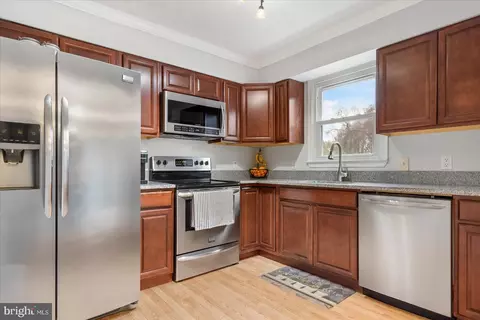 Kitchen - 64 Bar Harbor Rd, Pasadena, MD 21122 photo 2 of 3