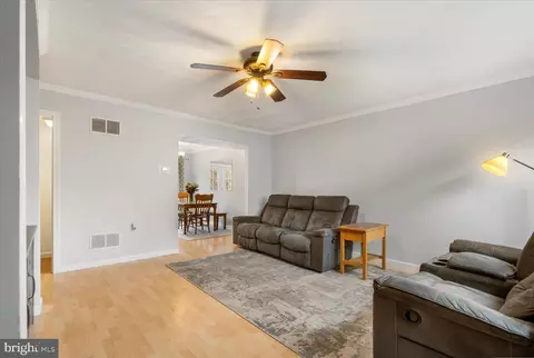 Living - 64 Bar Harbor Rd, Pasadena, MD 21122 photo 3 of 5