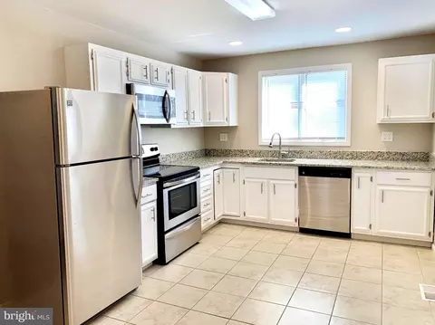 514 Sylview Dr, Pasadena, MD 21122 photo 2