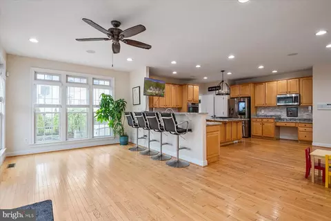 Living - 1515 Devere Dr, Pasadena, MD 21122 photo 4 of 9