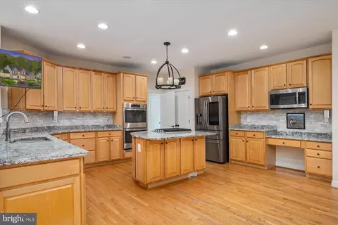 Kitchen - 1515 Devere Dr, Pasadena, MD 21122 photo 2 of 4