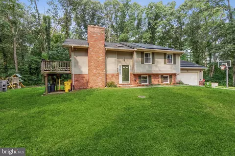 560 Dowitcher Ct, Pasadena, MD 21122