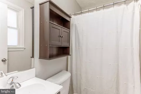 Bath - 560 Dowitcher Ct, Pasadena, MD 21122 photo 1 of 2