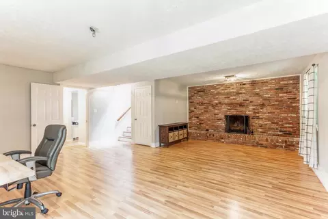 Living - 560 Dowitcher Ct, Pasadena, MD 21122 photo 4 of 4