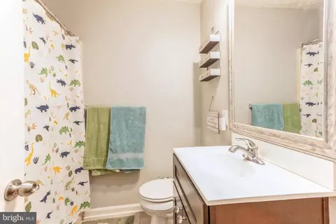 Bath - 560 Dowitcher Ct, Pasadena, MD 21122 photo 2 of 2