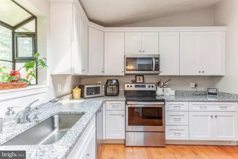 Kitchen - 560 Dowitcher Ct, Pasadena, MD 21122 photo 1 of 2