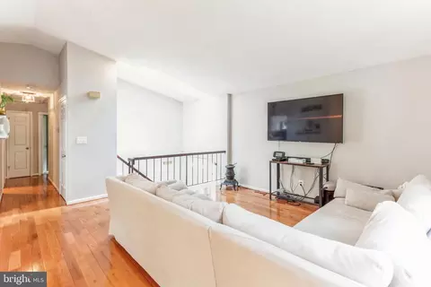 Living - 560 Dowitcher Ct, Pasadena, MD 21122 photo 2 of 4