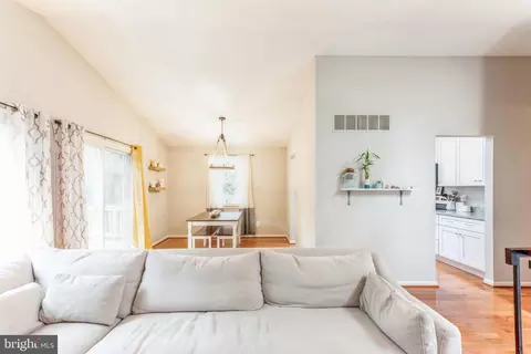 Living - 560 Dowitcher Ct, Pasadena, MD 21122 photo 3 of 4