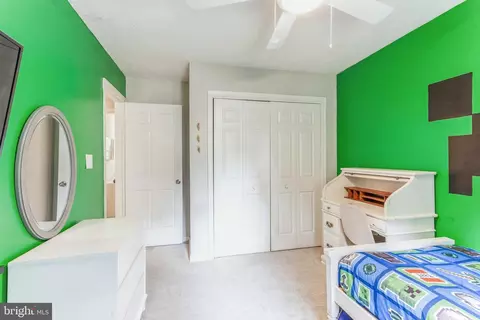 Bedroom - 560 Dowitcher Ct, Pasadena, MD 21122 photo 4 of 8