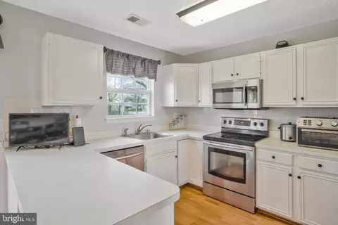 Kitchen - 1203 Castine Ct, Pasadena, MD 21122 photo 2 of 4