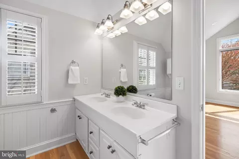Bath - 131 S Homeland Ave, Annapolis, MD 21401 photo 4 of 4