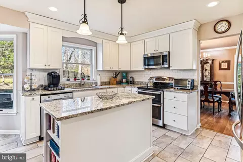 128 Claiborne Rd, Edgewater, MD 21037 photo 9