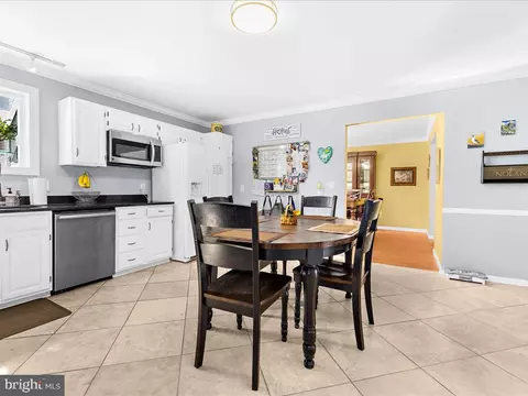 Dining - 8195 Old Mill Rd, Pasadena, MD 21122 photo 2 of 5