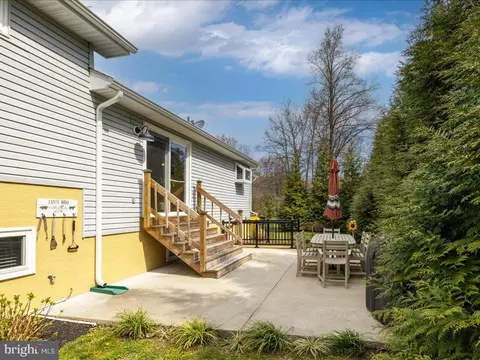 Exterior - 8195 Old Mill Rd, Pasadena, MD 21122 photo 6 of 9