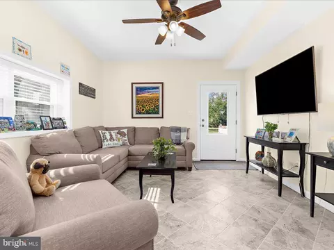 Living - 8195 Old Mill Rd, Pasadena, MD 21122 photo 2 of 9
