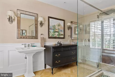 Bath - 8 N Acton Pl, Annapolis, MD 21401 photo 1 of 4