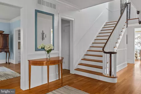 Entry Way - 8 N Acton Pl, Annapolis, MD 21401 photo 5 of 14