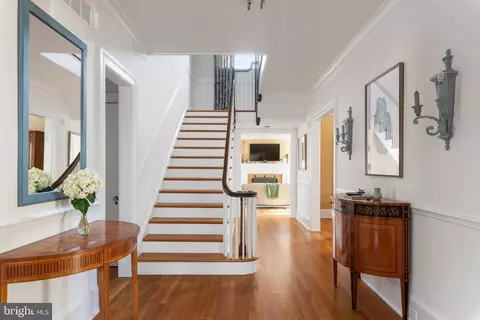Entry Way - 8 N Acton Pl, Annapolis, MD 21401 photo 2 of 14