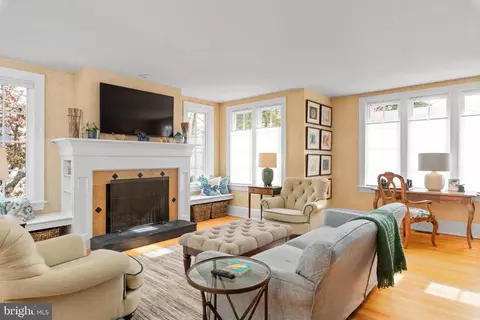 Living - 8 N Acton Pl, Annapolis, MD 21401 photo 8 of 9