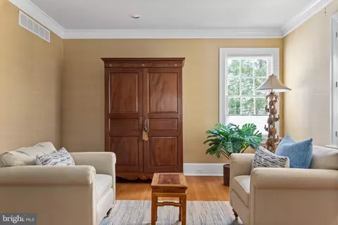 Living - 8 N Acton Pl, Annapolis, MD 21401 photo 4 of 9