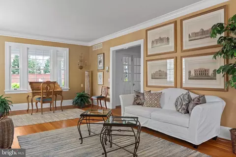 Living - 8 N Acton Pl, Annapolis, MD 21401 photo 3 of 9