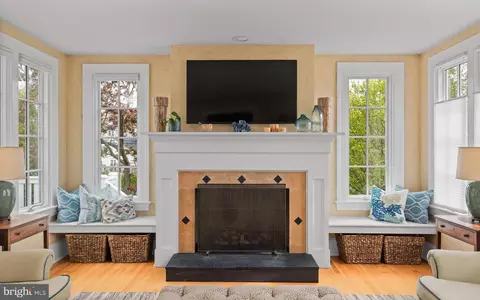 Living - 8 N Acton Pl, Annapolis, MD 21401 photo 6 of 9