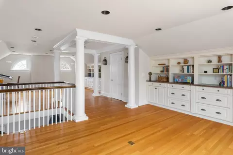 Entry Way - 8 N Acton Pl, Annapolis, MD 21401 photo 10 of 14
