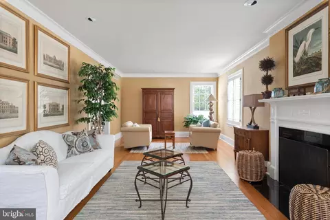Living - 8 N Acton Pl, Annapolis, MD 21401 photo 2 of 9