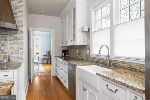 Kitchen - 8 N Acton Pl, Annapolis, MD 21401 photo 2 of 4