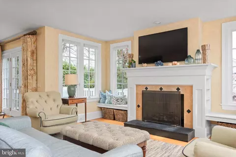 Living - 8 N Acton Pl, Annapolis, MD 21401 photo 9 of 9