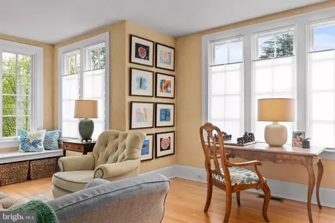 Living - 8 N Acton Pl, Annapolis, MD 21401 photo 7 of 9