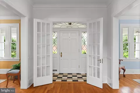 Entry Way - 8 N Acton Pl, Annapolis, MD 21401 photo 1 of 14