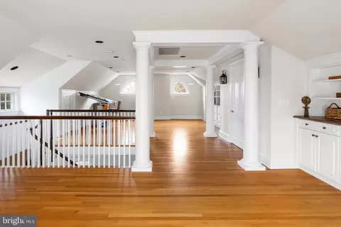 Entry Way - 8 N Acton Pl, Annapolis, MD 21401 photo 9 of 14