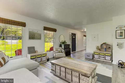 Living - 6310 Westmont Ct, Dunkirk, MD 20754 photo 7 of 10