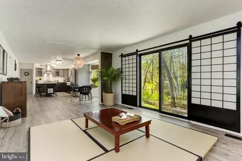 Living - 6310 Westmont Ct, Dunkirk, MD 20754 photo 4 of 10
