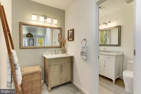 Bath - 6310 Westmont Ct, Dunkirk, MD 20754 photo 2 of 6