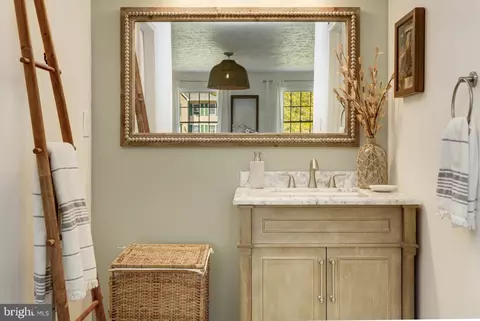 Bath - 6310 Westmont Ct, Dunkirk, MD 20754 photo 3 of 6