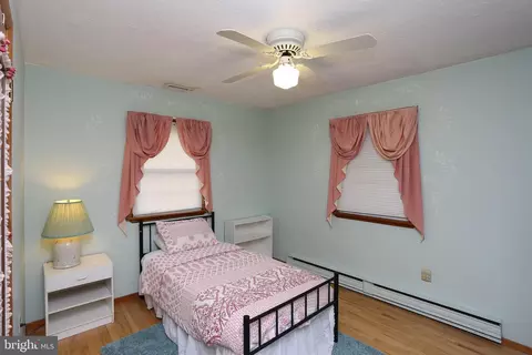 Bedroom - 252 Asbury Rd, Pasadena, MD 21122 photo 2 of 3