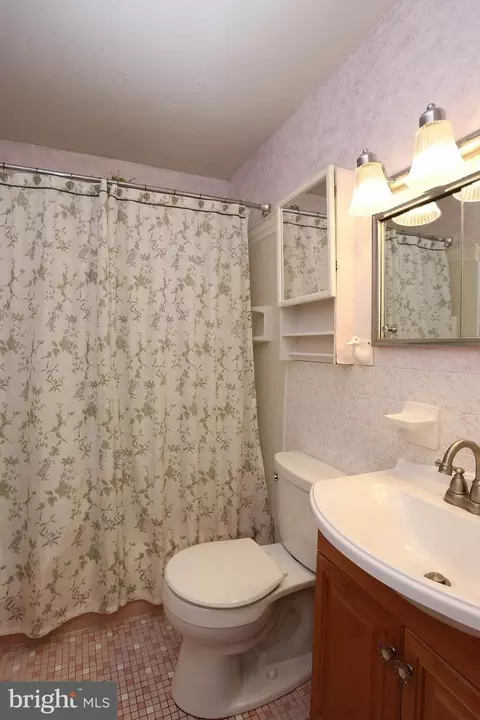 Bath - 252 Asbury Rd, Pasadena, MD 21122 photo 1 of 2