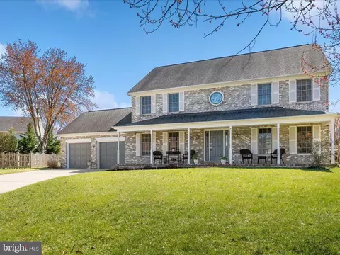 1300 Persimmontree Ct, Crofton, MD 21114