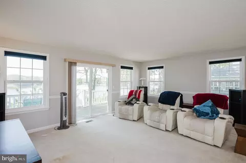 Living - 7618 Beach Dr, Pasadena, MD 21122 photo 3 of 5
