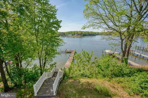View/Area - 7618 Beach Dr, Pasadena, MD 21122 photo 1 of 13