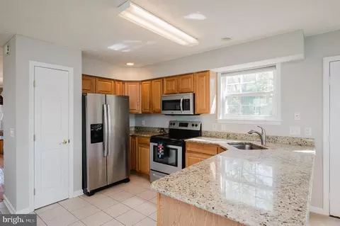 Kitchen - 7618 Beach Dr, Pasadena, MD 21122 photo 3 of 5