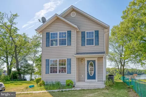 7618 Beach Dr, Pasadena, MD 21122