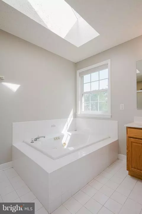 Bath - 7618 Beach Dr, Pasadena, MD 21122 photo 2 of 6