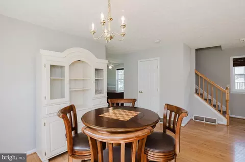 Dining - 7618 Beach Dr, Pasadena, MD 21122 photo 2 of 2