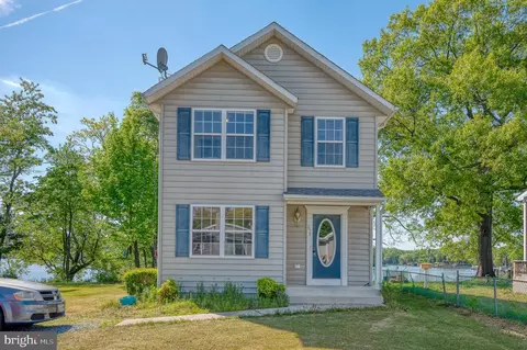 Exterior - 7618 Beach Dr, Pasadena, MD 21122 photo 14 of 15