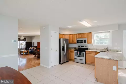 Kitchen - 7618 Beach Dr, Pasadena, MD 21122 photo 2 of 5