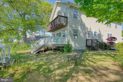 Exterior - 7618 Beach Dr, Pasadena, MD 21122 photo 11 of 15